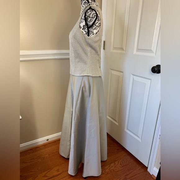 Vintage, formal, silver, floor length dress, size 9/10 - Picture 4 of 14
